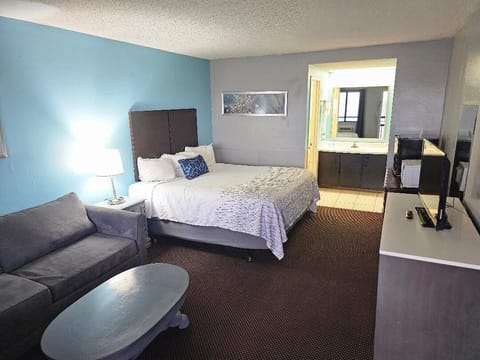 Standard Room, 1 King Bed, Lake View | Iron/ironing board, free WiFi, bed sheets