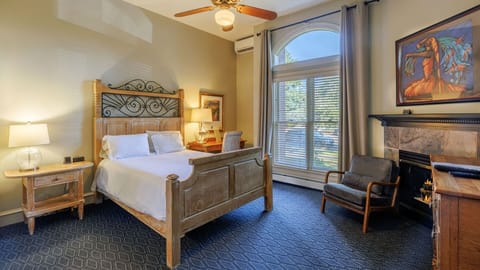 Deluxe Room, 1 King Bed | Egyptian cotton sheets, premium bedding, individually decorated