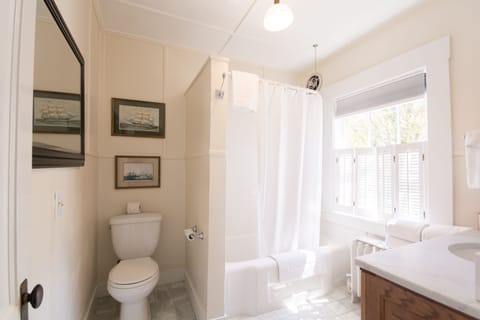 Room | Bathroom | Shower, free toiletries, hair dryer, bathrobes