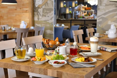 Daily buffet breakfast for a fee
