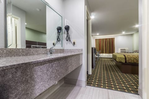 Deluxe Suite, 1 King Bed | Bathroom | Bathtub, free toiletries, hair dryer, towels