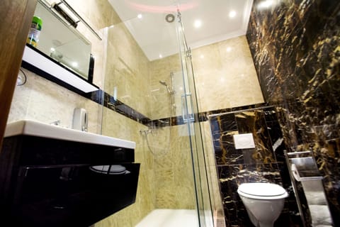 Double Room, Terrace & Shared Bathroom | Bathroom | Shower, hair dryer, towels
