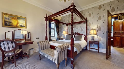 Superior Room | Desk, iron/ironing board, free cribs/infant beds, free WiFi