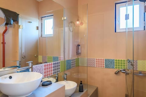 Shower, free toiletries, hair dryer, bathrobes