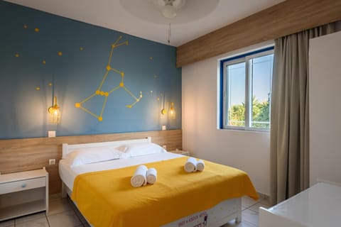 2 bedrooms, premium bedding, iron/ironing board, free cribs/infant beds