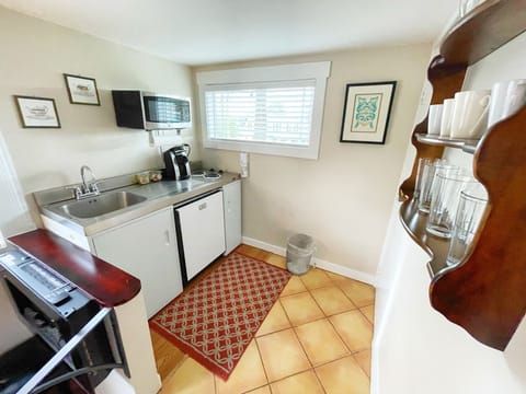 Blair Suite | Private kitchen | Fridge, microwave, coffee/tea maker, electric kettle