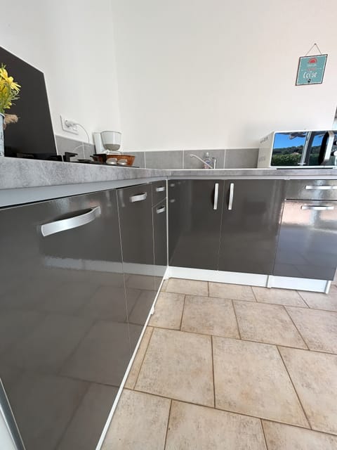 Design House, 2 Bedrooms | Private kitchen | Shared fridge