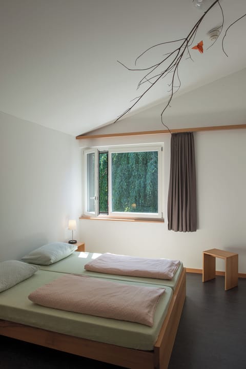 Standard Twin Room, Shared Bathroom | Desk, free cribs/infant beds, free rollaway beds