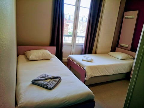 Twin Room | Desk, soundproofing, free WiFi, bed sheets