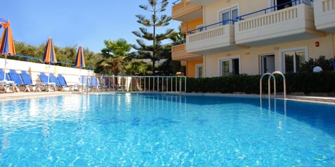 Seasonal outdoor pool, pool umbrellas, sun loungers