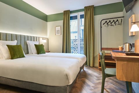 Twin Room | In-room safe, desk, blackout drapes, soundproofing