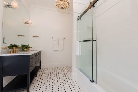 Simonds Suite | Bathroom | Shower, hair dryer, bathrobes, towels