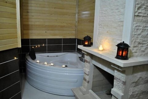 Deluxe Double Room, Fireplace (Jacuzzi) | Jetted tub