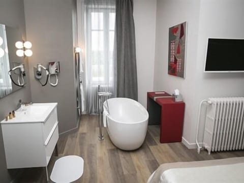 Superior Double Room, Ensuite, Mountain View