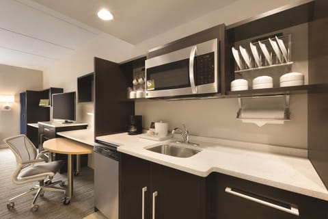 Premium bedding, in-room safe, desk, blackout drapes