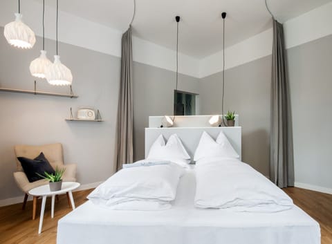 street suite - Reschgasse 4 | Premium bedding, down comforters, rollaway beds, bed sheets
