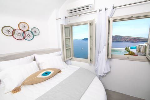 Superior Suite, 1 King Bed, Jetted Tub, Sea View (Blue Sky) | In-room safe, soundproofing, iron/ironing board, free WiFi