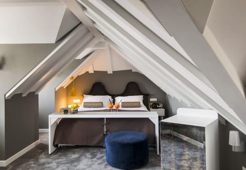 Premium bedding, minibar, in-room safe, desk