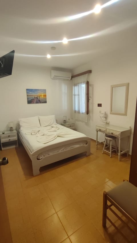 Apartment | In-room safe, individually decorated, desk, laptop workspace