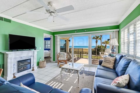 Condo, 2 Bedrooms | Living area | TV, DVD player