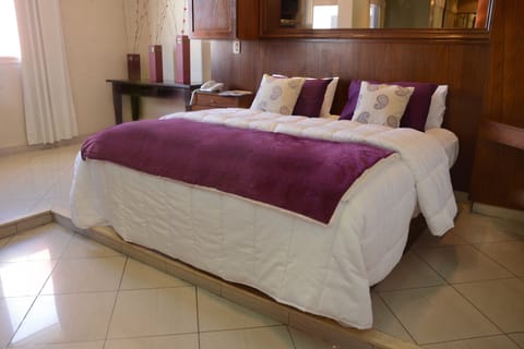 In-room safe, desk, soundproofing, iron/ironing board