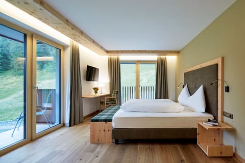 Deluxe Double Room (New) | In-room safe, desk, iron/ironing board, free cribs/infant beds