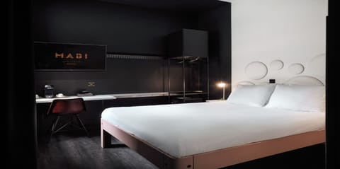 Standard Double Room, 1 Queen Bed | In-room safe, desk, iron/ironing board, cribs/infant beds