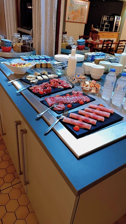 Daily buffet breakfast (EUR 9.90 per person)