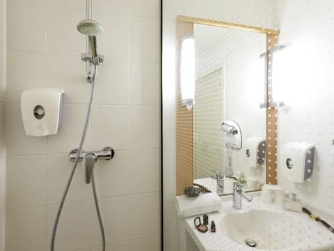 Premium bedding, in-room safe, desk, laptop workspace