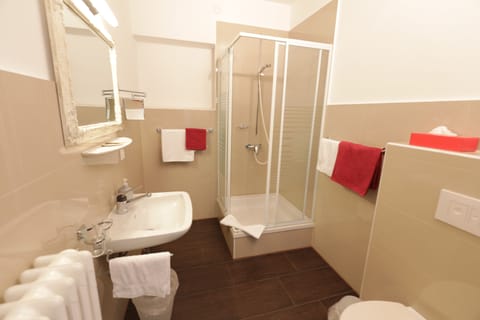 Triple Room, Lake View | Bathroom | Shower, rainfall showerhead, free toiletries, towels