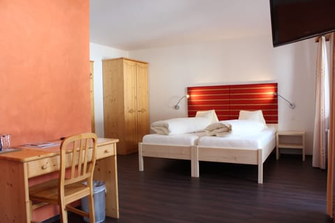 Deluxe Double Room, Accessible (H4RS) | In-room safe, WiFi, wheelchair access