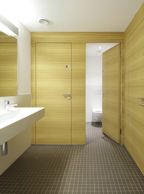 Standard Room, Shared Bathroom (Sextuple room ) | Bathroom | Shower, towels