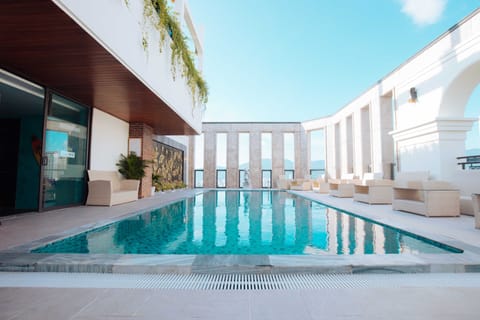 Outdoor pool, sun loungers