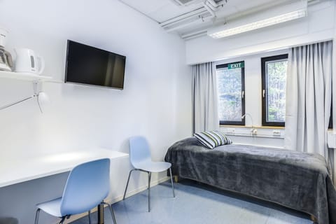 Single Room, Shared Bathroom | Desk, iron/ironing board, free WiFi, bed sheets