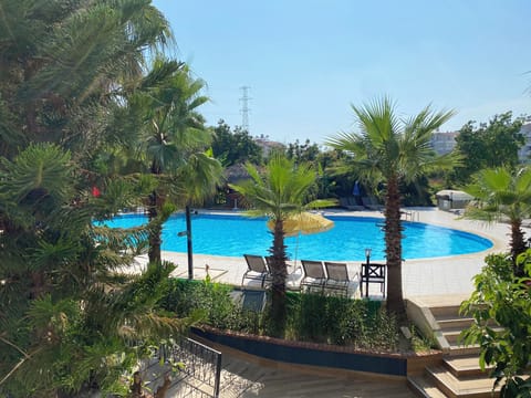 Standard Twin Room, Pool View | Desk, laptop workspace, soundproofing, bed sheets