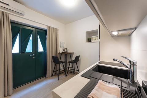 Studio, Patio, Courtyard Area | Premium bedding, down comforters, pillowtop beds, in-room safe