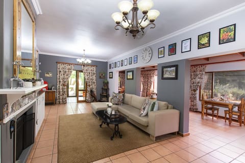 Breakfast, lunch, dinner served; African cuisine, garden views 