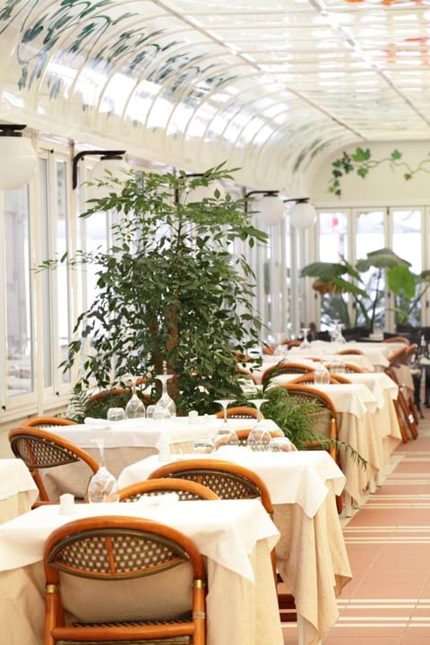 Lunch and dinner served, Regional cuisine