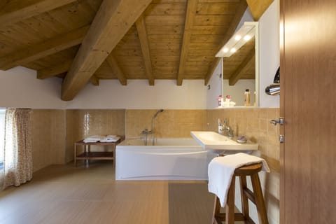 Quadruple Room, Private Bathroom, Sea View | Bathroom | Hair dryer, bidet, towels