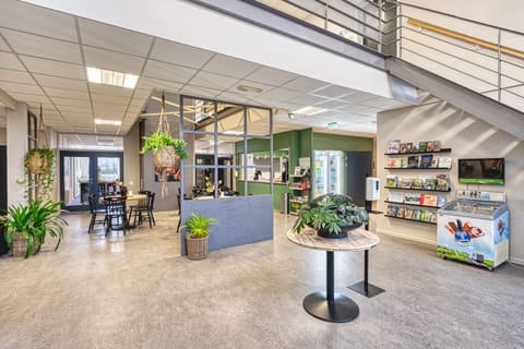 Lunch, dinner and brunch served