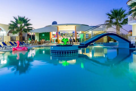 Poolside bar