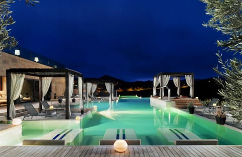Indoor pool, outdoor pool