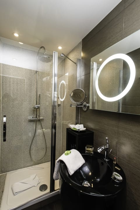 Shower, free toiletries, hair dryer, towels