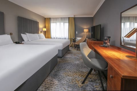 Deluxe Twin Room | Hypo-allergenic bedding, in-room safe, desk, blackout drapes