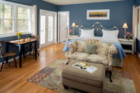 The Cottage Suite | Individually furnished, soundproofing, iron/ironing board, free WiFi