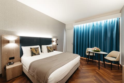 Down comforters, minibar, in-room safe, desk