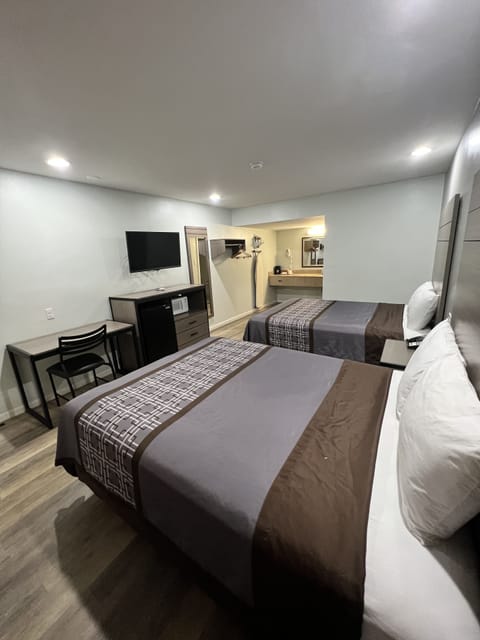 Iron/ironing board, WiFi (free), bed sheets