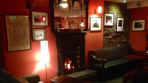 Breakfast, lunch, dinner served; Irish cuisine 