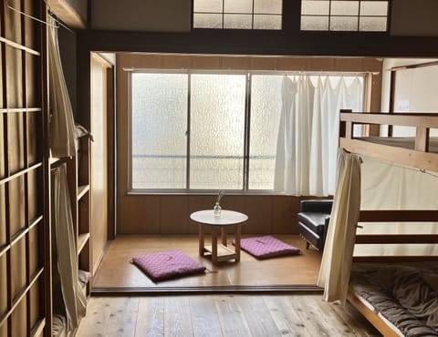 Family Room | WiFi (free), bed sheets