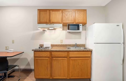 Desk, laptop workspace, iron/ironing board, free WiFi